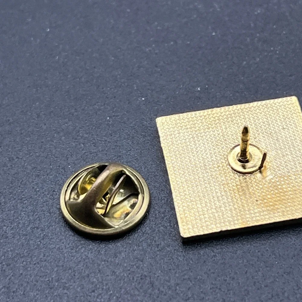 Shriners Hospitals‎ For Children Supporter 2002 Gold Tone Lapel Hat Pin